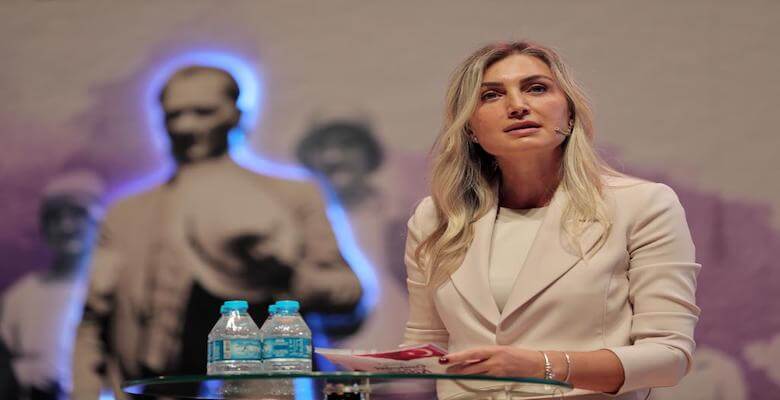 İmamoğlu Çifti ‘Cumhuriyet ve Kadın” Etkinliğinde Konuştu