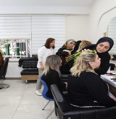 Temel makyaj eğitimlerine yoğun ilgi