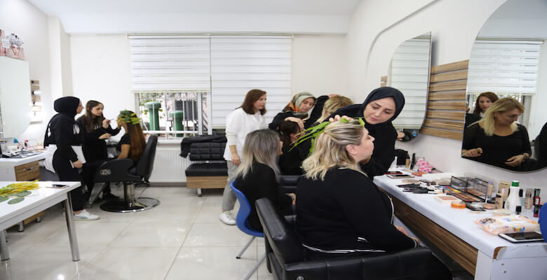 Temel makyaj eğitimlerine yoğun ilgi
