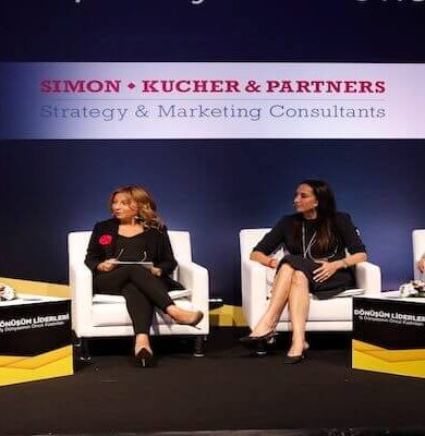 İş dünyasının öncü kadınları “Dönüşüm Liderleri” zirvesinde deneyimlerini paylaştı