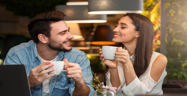 Arkadaşlık aşka açılan kapı mıdır