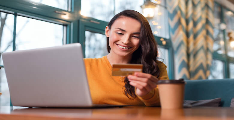 Kadınlar, Online Alışverişi Perşembe ve Pazartesi Yapıyor