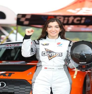 Genel klasman birinciliği kazanan ilk kadın pilot