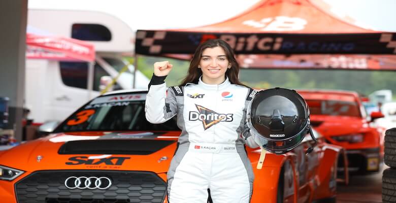 Genel klasman birinciliği kazanan ilk kadın pilot