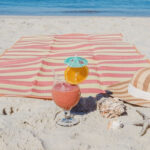 Tesettür Mayo, Plaj Havlusu ve Plaj Terliği ile Tatilinizi Renklendirin