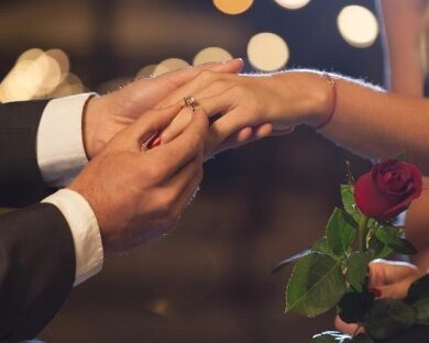 Boğaz’ın Eşsiz Manzarasında Yatta Evlilik Teklifi: “Evet” Demek İçin Büyülü Bir An!