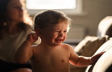 Çocuğunuz Kulağını Sık Çekiştiriyorsa Mesajı Alın