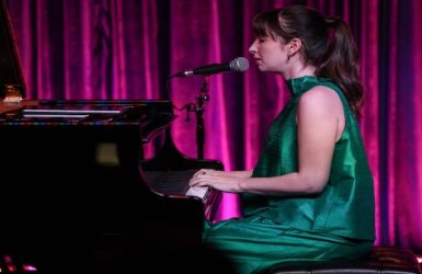 Piyano Başında Bir Şehir Ozanı